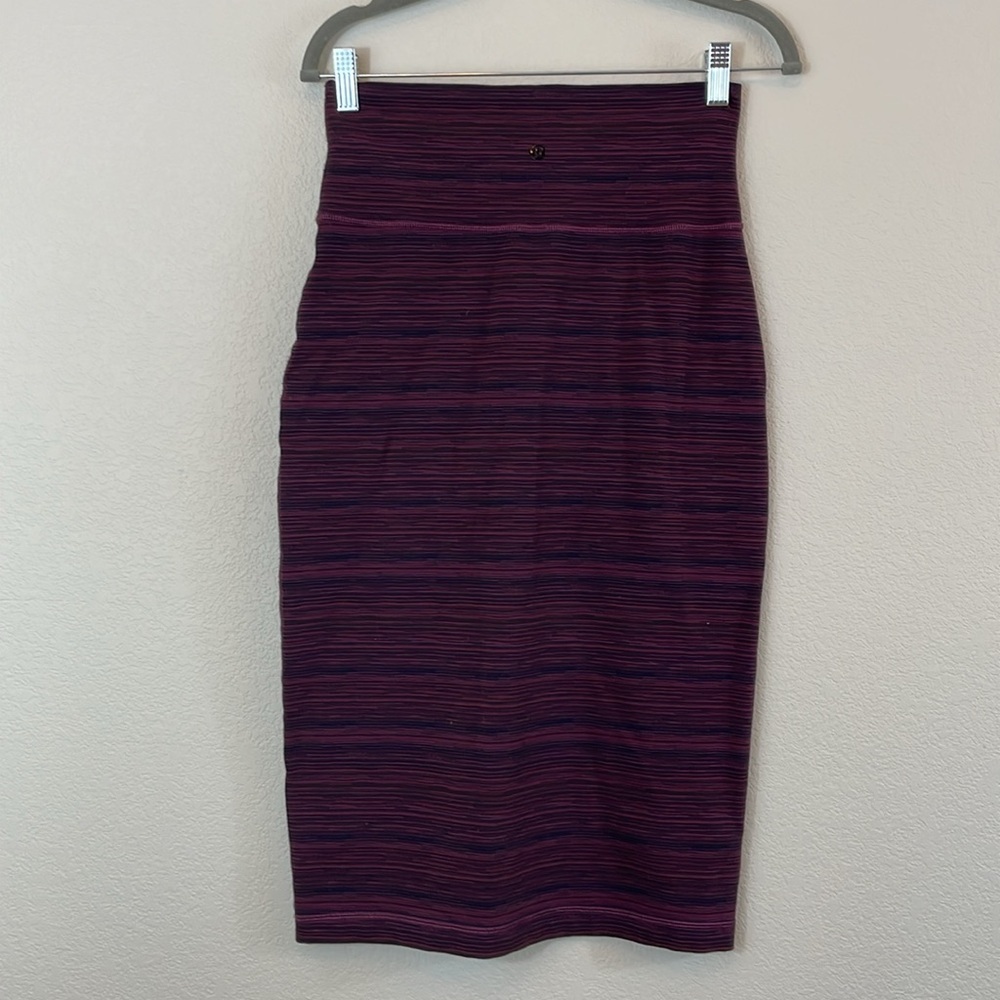 Lululemon maroon/black knit midi skirt size 6 - Picture 4 of 6